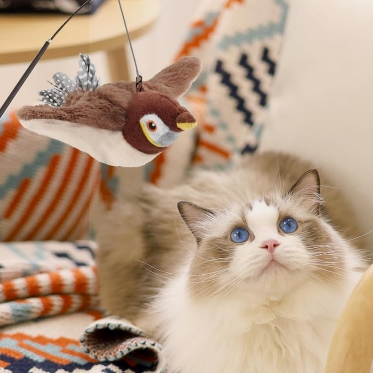FlappyPaws - Cute Sparrow Flapping Bird Cat Toy